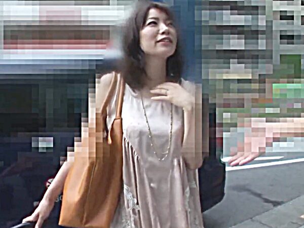 ◇シロウト・三十路人妻ナンパ・連れ込みハメ性交◇友達と旅行中の31歳ムチムチ巨乳美人奥様 アンケート協力シちゃいますョ～